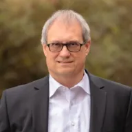 Dr. Oliver Schloz